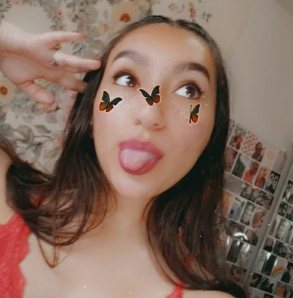 Meet your Posher, Alondra acosta